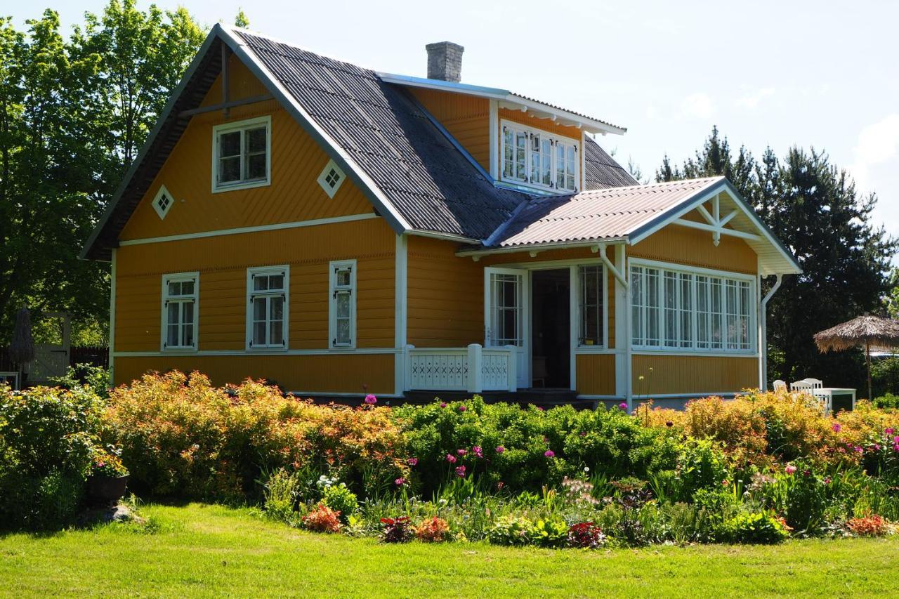 Leesi Kuelalistemaja Hotel Buitenkant foto