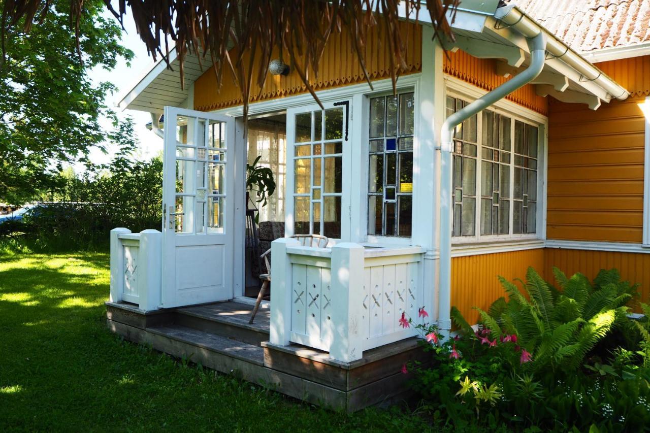 Leesi Kuelalistemaja Hotel Buitenkant foto