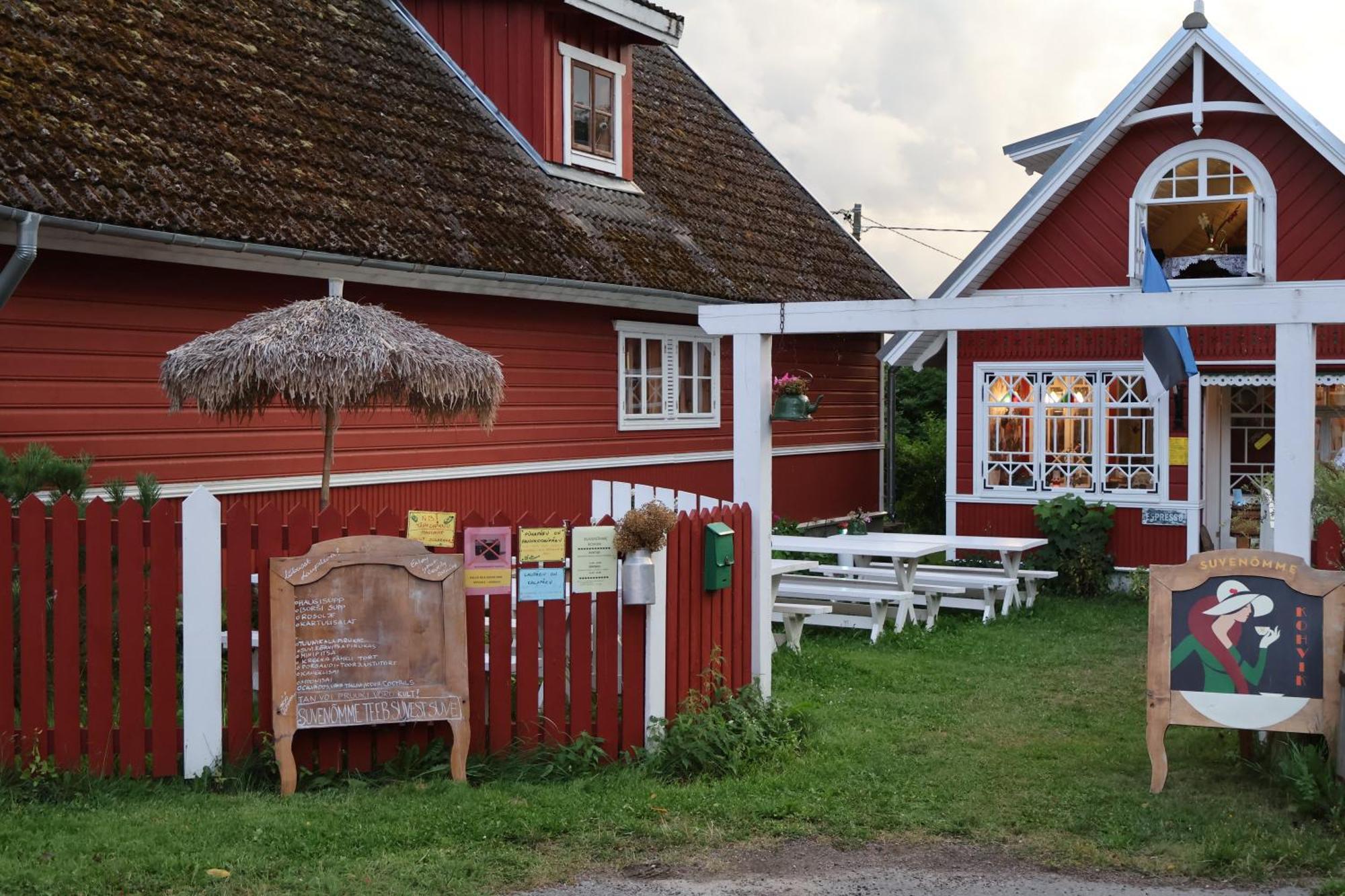 Leesi Kuelalistemaja Hotel Buitenkant foto