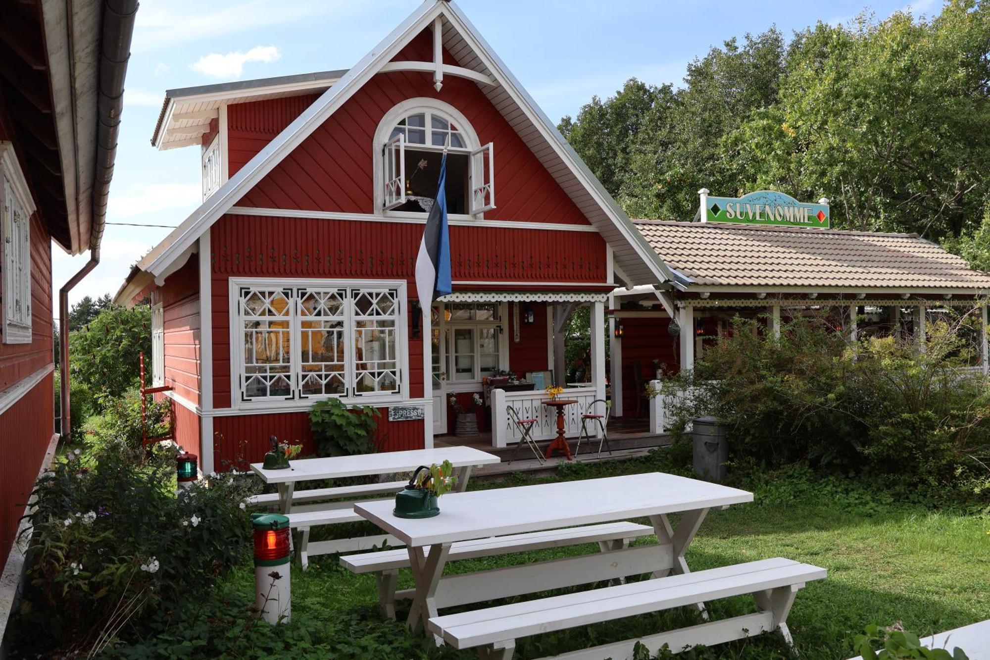 Leesi Kuelalistemaja Hotel Buitenkant foto