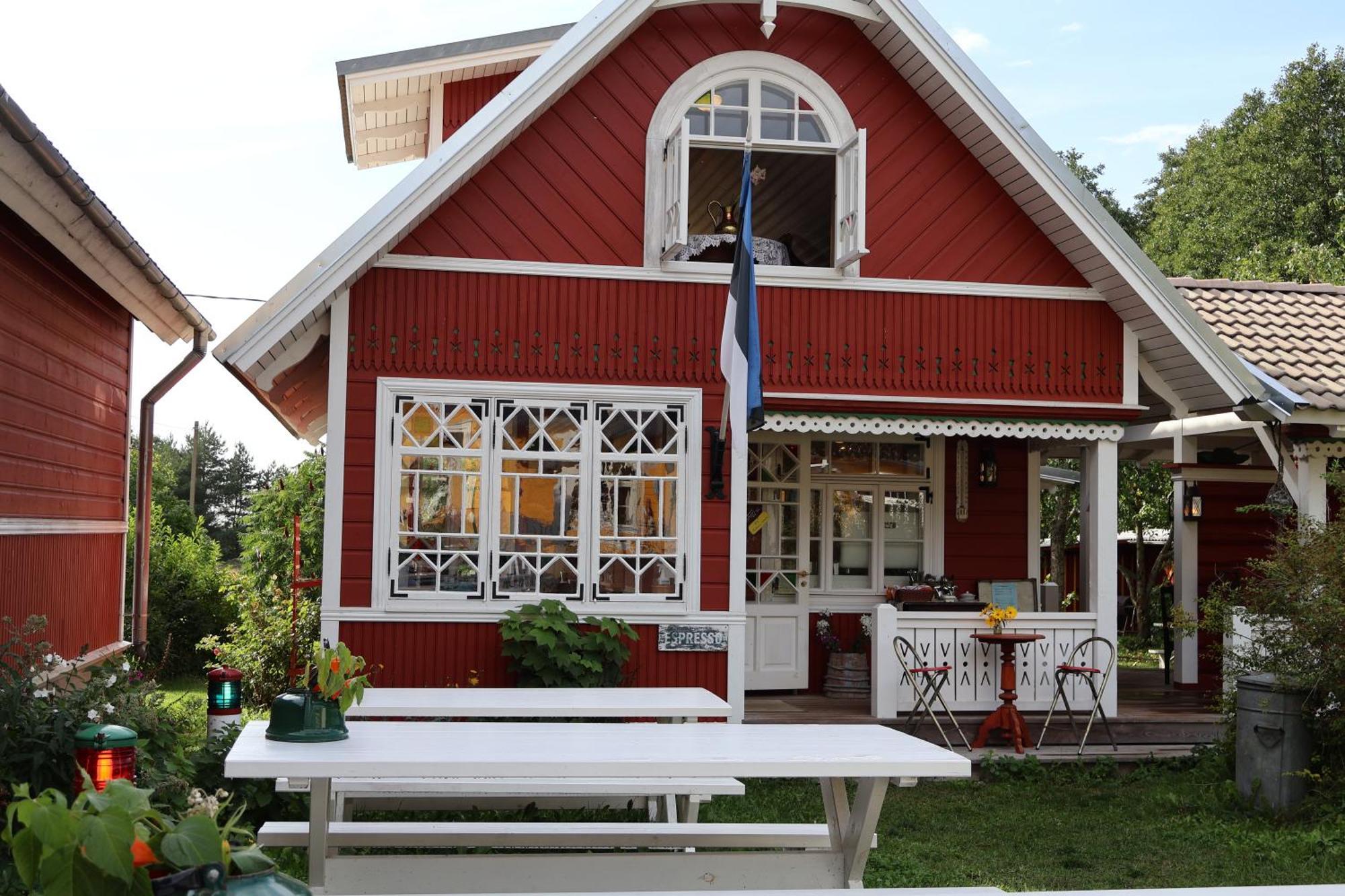 Leesi Kuelalistemaja Hotel Buitenkant foto