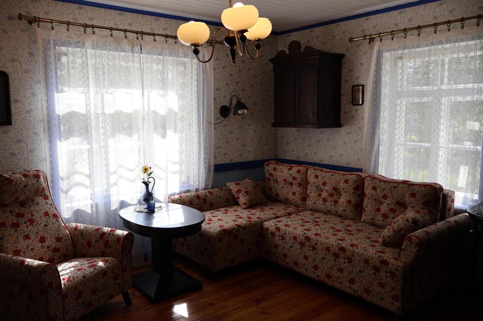 Leesi Kuelalistemaja Hotel Buitenkant foto
