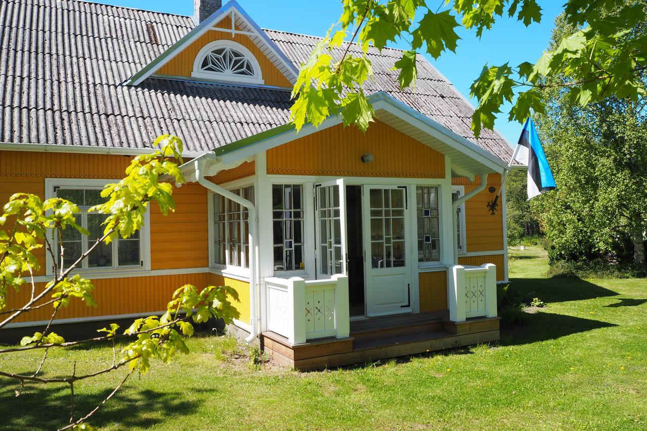 Leesi Kuelalistemaja Hotel Buitenkant foto
