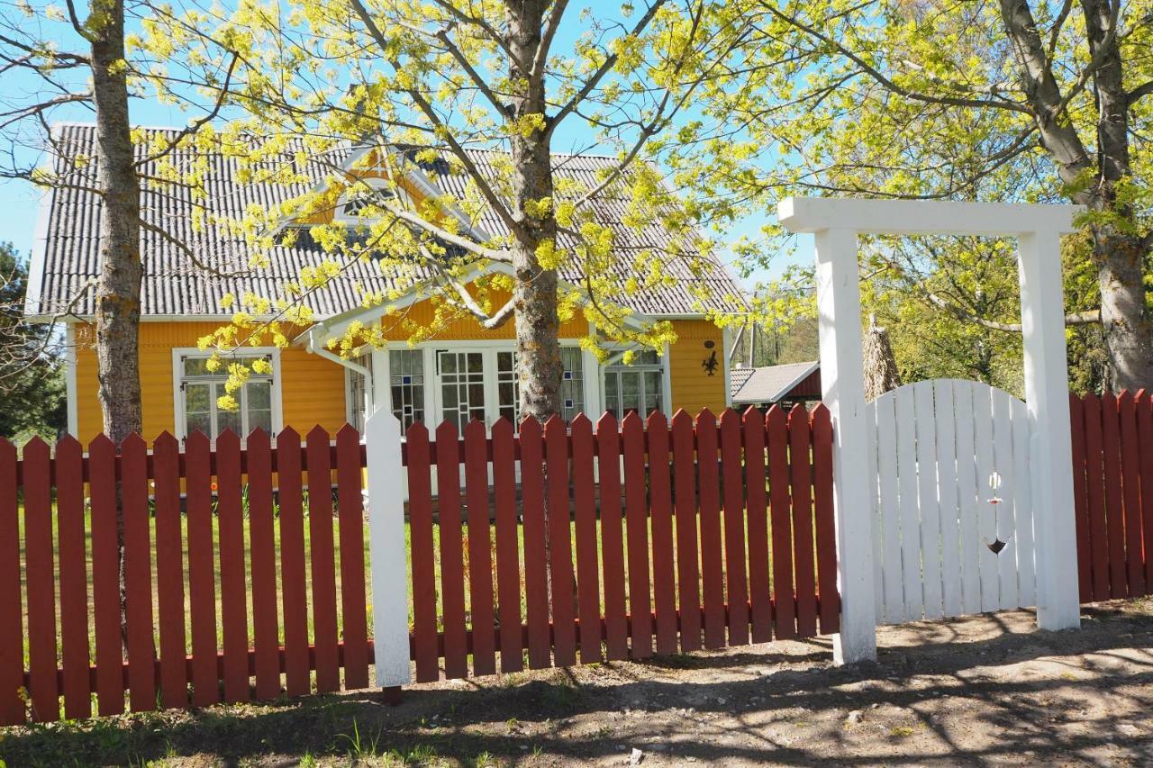 Leesi Kuelalistemaja Hotel Buitenkant foto