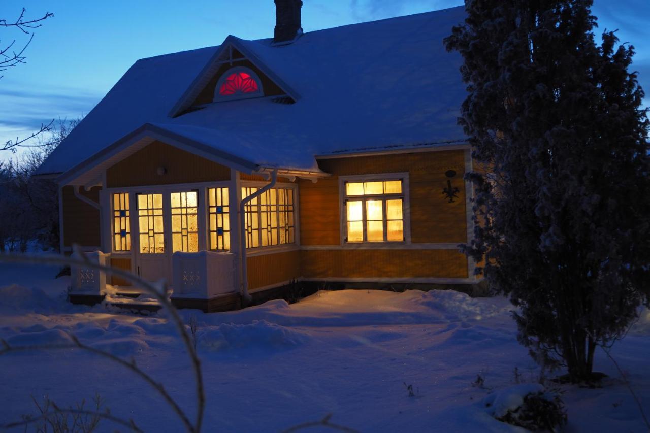 Leesi Kuelalistemaja Hotel Buitenkant foto